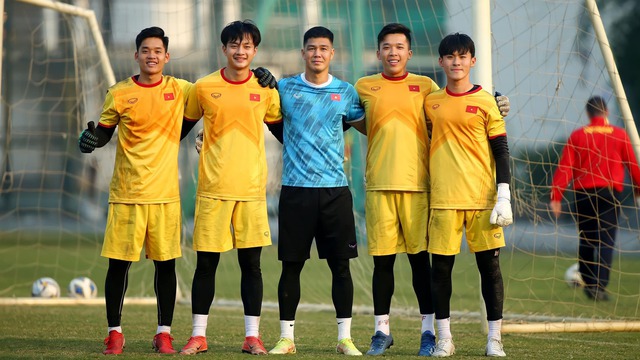 Thủ môn của U20 Việt Nam: Sinh năm 2005 cao 1m83, được ví như nam thần sân cỏ - Ảnh 3.