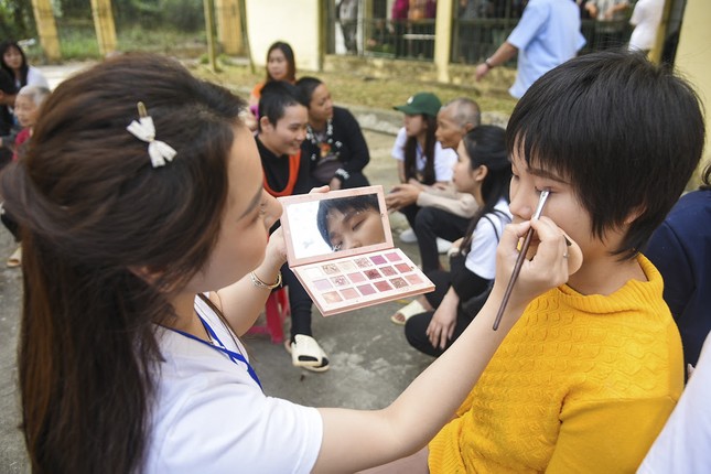 Tiếng hát lạc quan từ trại tâm thần của cô gái trẻ và mong ước được về bên mẹ - Ảnh 1.