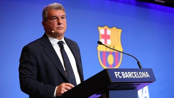 Laporta thề bảo vệ Barca “đến giọt máu cuối cùng” - Ảnh 1.