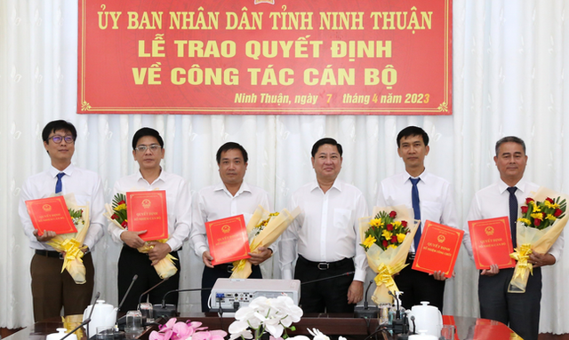 Chuẩn y, bổ nhiệm nhân sự 5 địa phương - Ảnh 5.