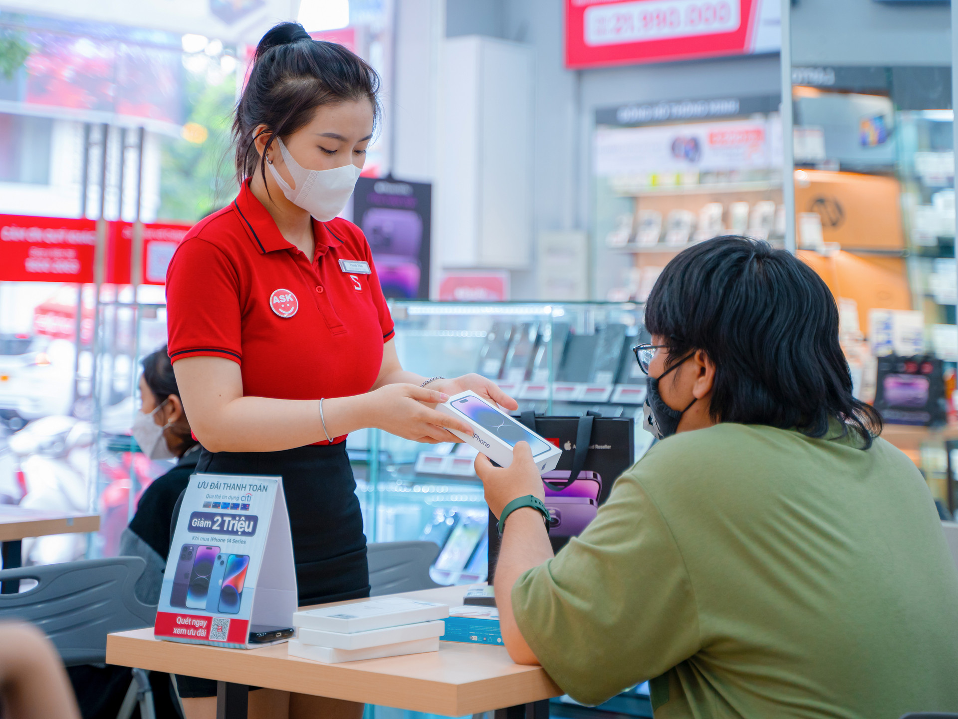 Ông Nguyễn Đức Tài cảnh báo đối thủ bán đồ Apple ‘sẽ nghe thấy tiếng rên xiết kéo dài’, đối thủ phản pháo: ‘Chúng tôi sẵn sàng cho bất cứ cuộc chiến về giá nào’ - Ảnh 3.