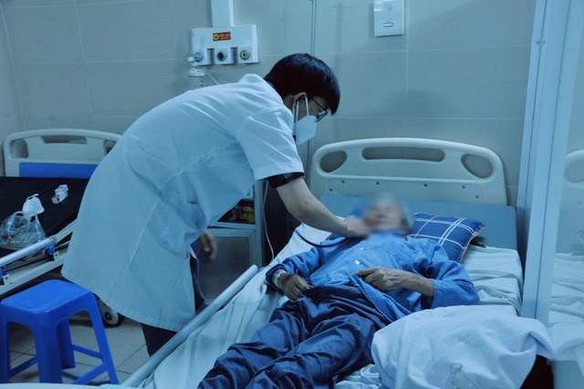 Nguy hiểm: Hàng chục bệnh nhân mắc COVID-19 nhập viện cùng ngày, hầu hết phải thở oxy - Ảnh 4.