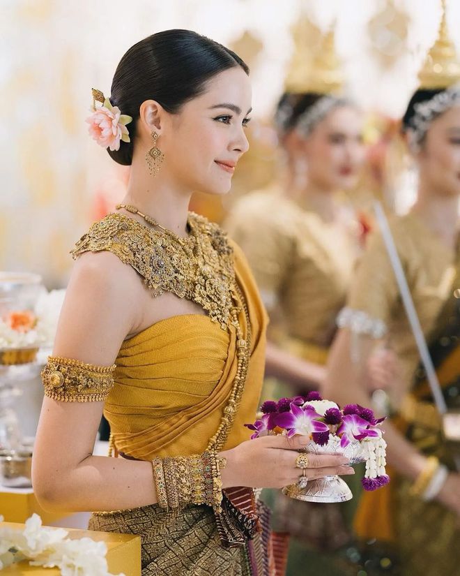 Loạt khoảnh khắc hóa nữ thần của các mỹ nhân Thái Lan mừng Tết Songkran: Baifern - Yaya khoe nhan sắc một 9 một 10 - Ảnh 4.