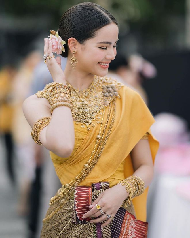 Loạt khoảnh khắc hóa nữ thần của các mỹ nhân Thái Lan mừng Tết Songkran: Baifern - Yaya khoe nhan sắc một 9 một 10 - Ảnh 2.