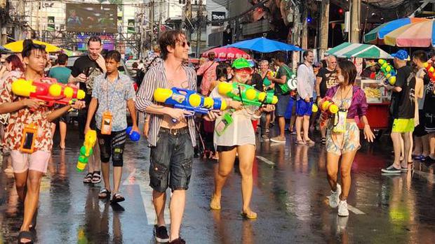 Nếu là lần đầu đi Thái chơi Songkran thì nên lưu ý những điều này để có mùa té nước thật an toàn - Ảnh 12.