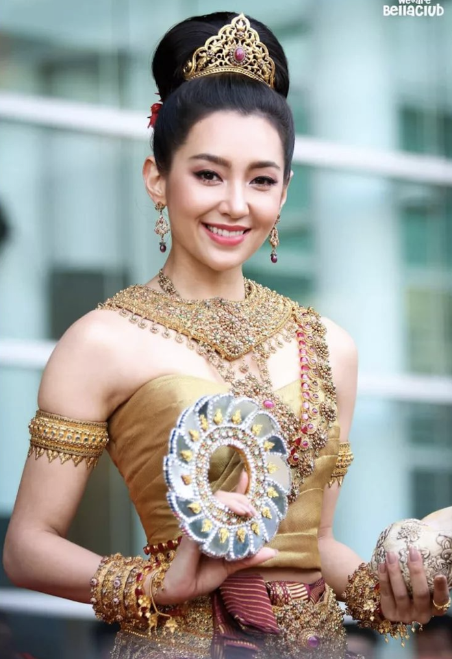 Loạt khoảnh khắc hóa nữ thần của các mỹ nhân Thái Lan mừng Tết Songkran: Baifern - Yaya khoe nhan sắc một 9 một 10 - Ảnh 10.