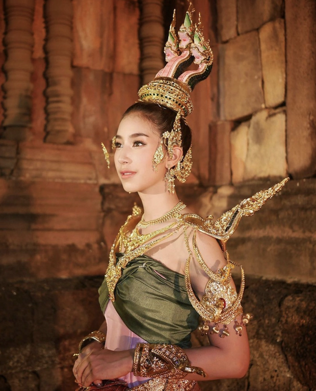 Loạt khoảnh khắc hóa nữ thần của các mỹ nhân Thái Lan mừng Tết Songkran: Baifern - Yaya khoe nhan sắc một 9 một 10 - Ảnh 9.