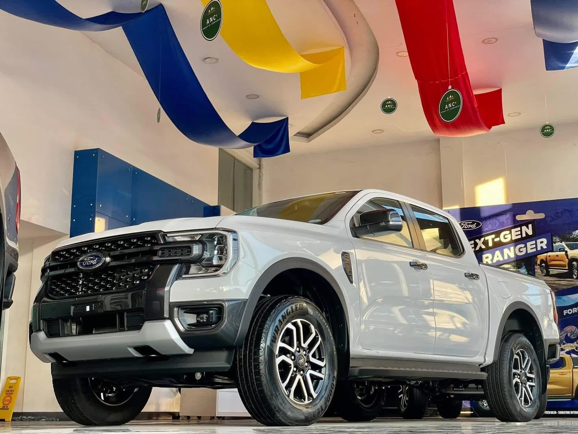 Đại lý tiết lộ trang bị Ford Ranger Sport sắp ra mắt Việt Nam: Giá 864 triệu được ngần này thứ thì Hilux khó có cửa cạnh tranh - Ảnh 2.