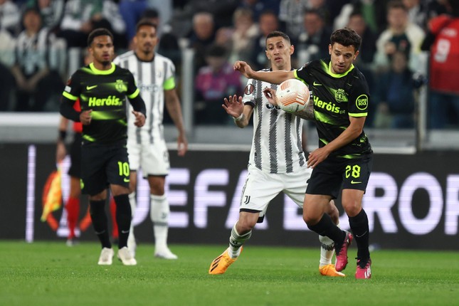 Thủ môn Wojciech Szczesny bị đau tim trong trận thắng của Juventus - Ảnh 2.