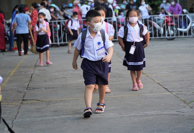 Hà Nội: Số ca Covid-19 tăng, làm gì để phòng bệnh cho trẻ? - Ảnh 1.