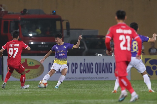 Dàn sao nhà bầu Đức gieo sầu cho Á quân V.League ở trận thua thảm trước CLB Hà Nội - Ảnh 2.