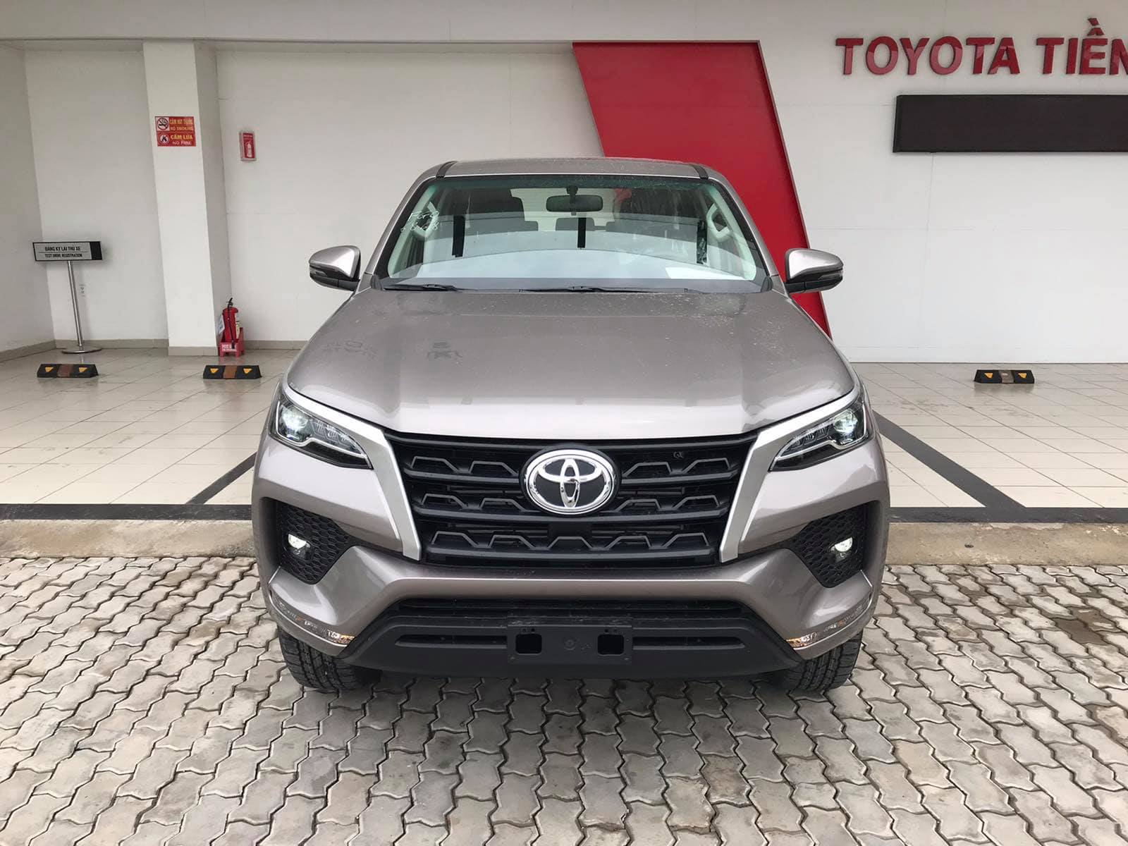 Những ông vua một thời mất hút trong phân khúc: 2 mẫu Toyota góp mặt, Mazda CX-5 bán gấp 4 lần Honda CR-V - Ảnh 2.