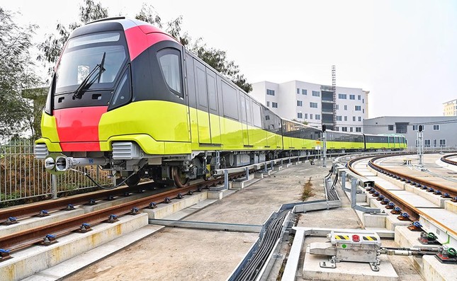 Hai dự án đường sắt đô thị Hà Nội ‘đội’ vốn gần 18.000 tỷ đồng, kéo lê tiến độ - Ảnh 1.