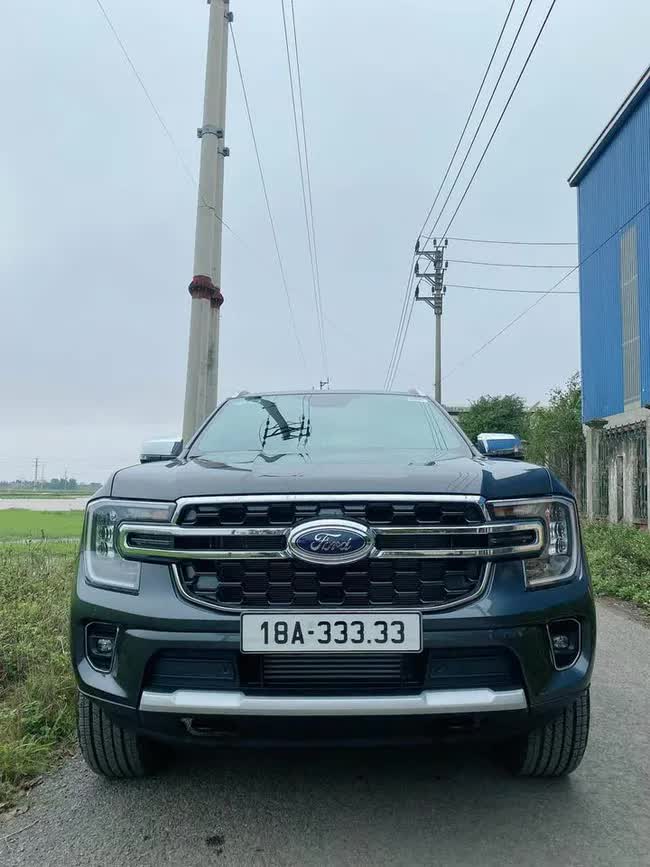 Từng được rao bán 2,7 tỷ, chiếc Ford Everest biển ngũ quý 3 này giảm giá 400 triệu sau 2 tháng lăn bánh nhưng vẫn đắt hơn Mercedes GLC mới - Ảnh 1.