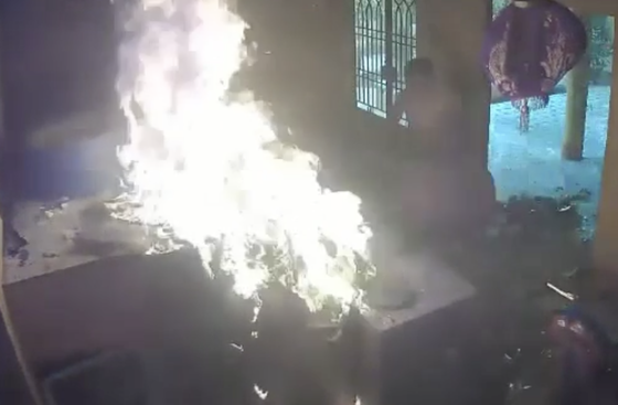 Tạm giữ người đàn ông đập phá và đốt chùa ở Long An - Ảnh 2.