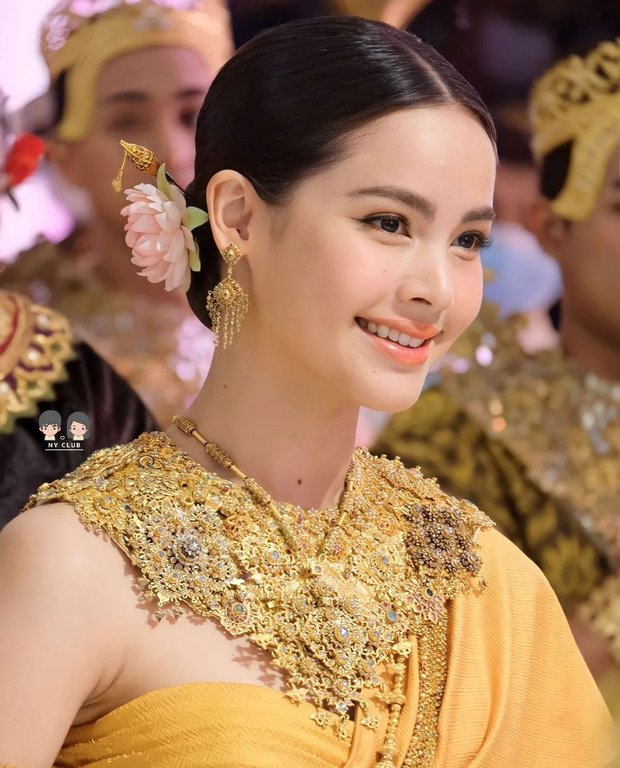 Dàn mỹ nhân Thái hóa Nữ thần Songkran năm nay: Yaya và ngọc nữ lừa đảo 1.600 tỷ quá đẹp nhưng có đọ lại Baifern Pimchanok? - Ảnh 10.