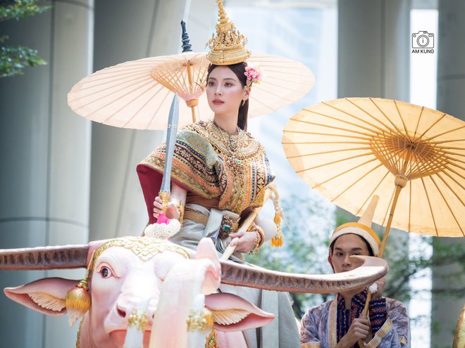 Dàn mỹ nhân Thái hóa Nữ thần Songkran năm nay: Yaya và ngọc nữ lừa đảo 1.600 tỷ quá đẹp nhưng có đọ lại Baifern Pimchanok? - Ảnh 2.