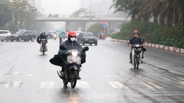 Miền Bắc mưa phùn, sương mù trước khi đón nắng nóng - Ảnh 1.