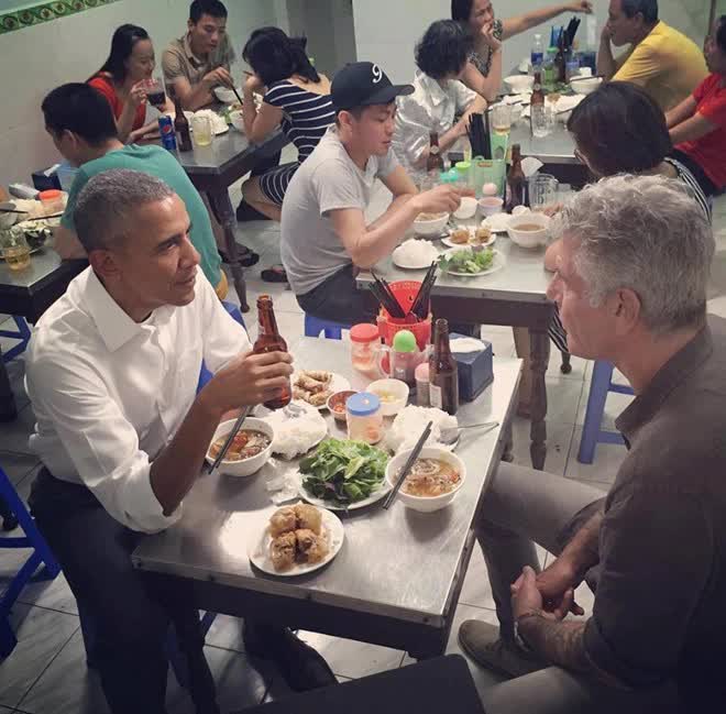 Từ hình ảnh Ngoại trưởng Mỹ đến thăm Việt Nam, ăn Cơm tay cầm, uống bia 333: Sabeco bạo chi hàng nghìn tỷ cho quảng cáo, khuyến mại thế nào? - Ảnh 4.