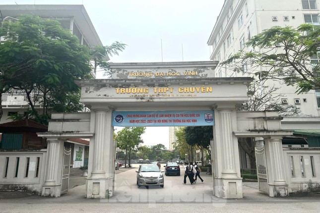 Nữ sinh trường chuyên tự vẫn nghi do bạo lực học đường, nhà trường nói gì? - Ảnh 1.