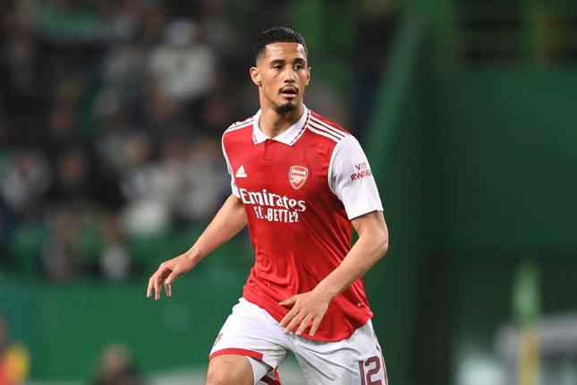 Saliba sẵn sàng chấp nhận mạo hiểm để ‘giải cứu’ Arsenal - Ảnh 1.