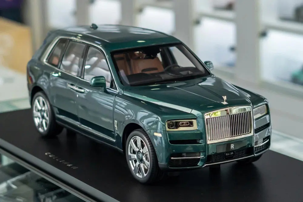 Nhập 2 mô hình Rolls-Royce Cullinan giá hơn 2 tỷ đồng đầu tiên Việt Nam, người bán chia sẻ: ‘Chỉ người có xe thật mới mua được’ - Ảnh 1. Nhập 2 mô hình Rolls-Royce Cullinan giá hơn 2 tỷ đồng đầu tiên Việt Nam, người bán chia sẻ: ‘Chỉ người có xe thật mới mua được’ - Ảnh 1.