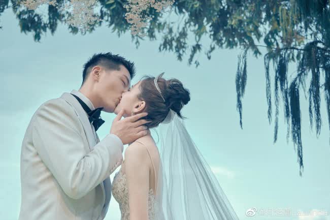 Đám cưới Đậu Kiêu và ái nữ trùm sòng bạc Mâcu (Trung Quốc): Cô dâu xinh như công chúa, khoảnh khắc khóa môi chú rể gây bão MXH - Ảnh 4.