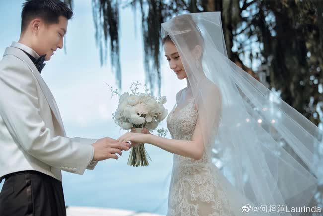 Đám cưới Đậu Kiêu và ái nữ trùm sòng bạc Mâcu (Trung Quốc): Cô dâu xinh như công chúa, khoảnh khắc khóa môi chú rể gây bão MXH - Ảnh 3.