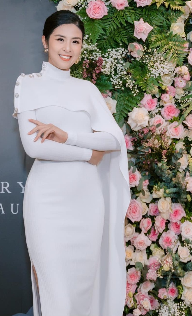 Hoa hậu Ngọc Hân lộ vòng 2 lùm lùm trong khung ảnh đọ sắc cùng Đỗ Mỹ Linh và hội bạn - Ảnh 3.