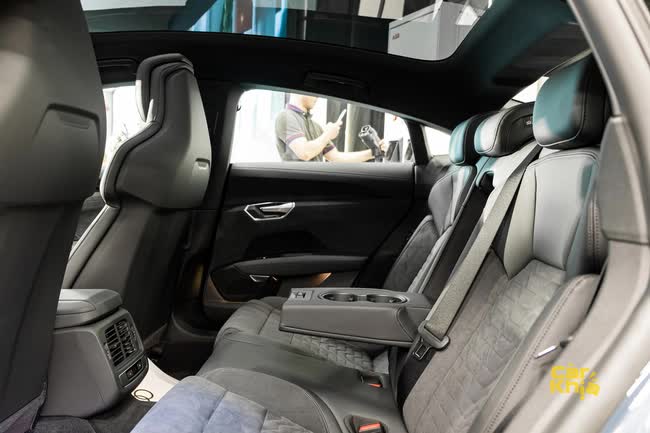 Audi RS e-tron GT giá 5,9 tỷ đồng tại Việt Nam: Sạc 5 phút đi 100km, đặt hàng 6 tháng mới có xe - Ảnh 4.