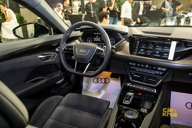 Audi RS e-tron GT giá 5,9 tỷ đồng tại Việt Nam: Sạc 5 phút đi 100km, đặt hàng 6 tháng mới có xe - Ảnh 3.