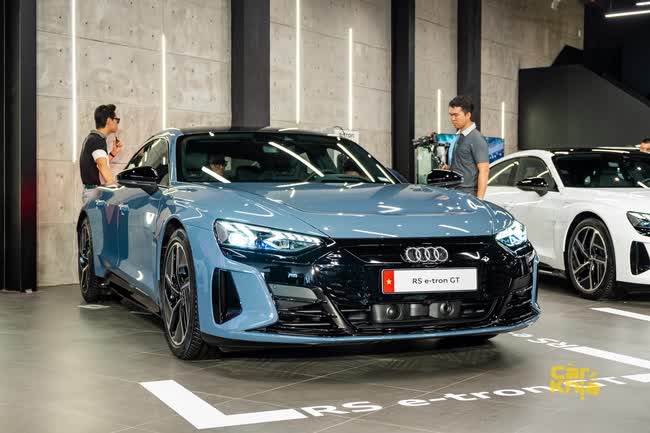 Audi RS e-tron GT giá 5,9 tỷ đồng tại Việt Nam: Sạc 5 phút đi 100km, đặt hàng 6 tháng mới có xe - Ảnh 1.