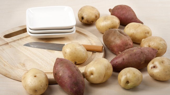 Ăn khoai lang hay khoai tây tốt hơn? Cách ăn khoai lành mạnh nhất được chuyên gia bật mí - Ảnh 1.