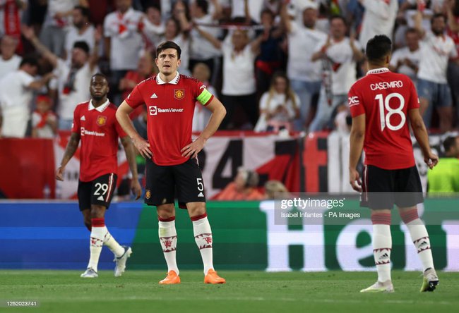 Maguire và De Gea đồng loạt mắc sai lầm ngớ ngẩn, Man United thảm bại trước Sevilla - Ảnh 1.