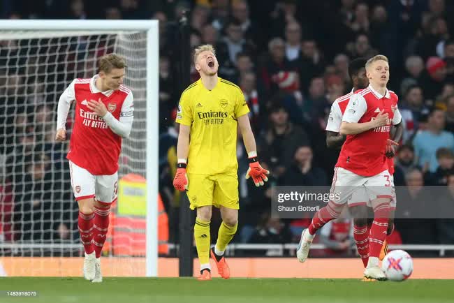 Mất điểm tai hại trước đội cuối bảng, Arsenal đối diện nguy cơ mất chức vô địch vào tay Man City - Ảnh 1.