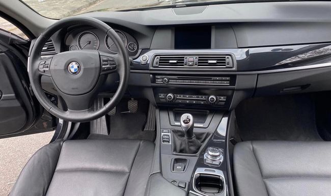 Rao bán BMW 5-Series số sàn hàng độc giá 700 triệu, chủ xe khẳng định: Lái sướng hơn số tự động - Ảnh 3.