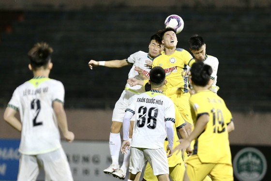 VCK giải U19 quốc gia 2023: Bình Phước gây bất ngờ trước HA.GL - Ảnh 2.