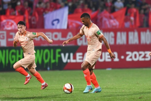 Báo Trung Quốc bất ngờ vẽ ra viễn cảnh tồi tệ cho đội bóng mới nổi tại Việt Nam - Ảnh 2.