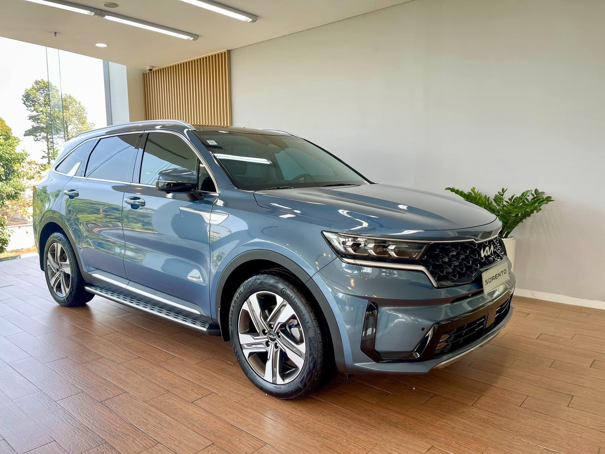 Kia Sorento 2023 về đại lý ở Việt Nam: Có công nghệ nhiều người chờ đã lâu, nội thất thêm tiện nghi như xe sang, đua trang bị với Santa Fe - Ảnh 1.