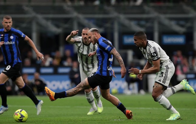 Đánh bại Juventus, Inter Milan đoạt vé vào chung kết Coppa Italia - Ảnh 1.