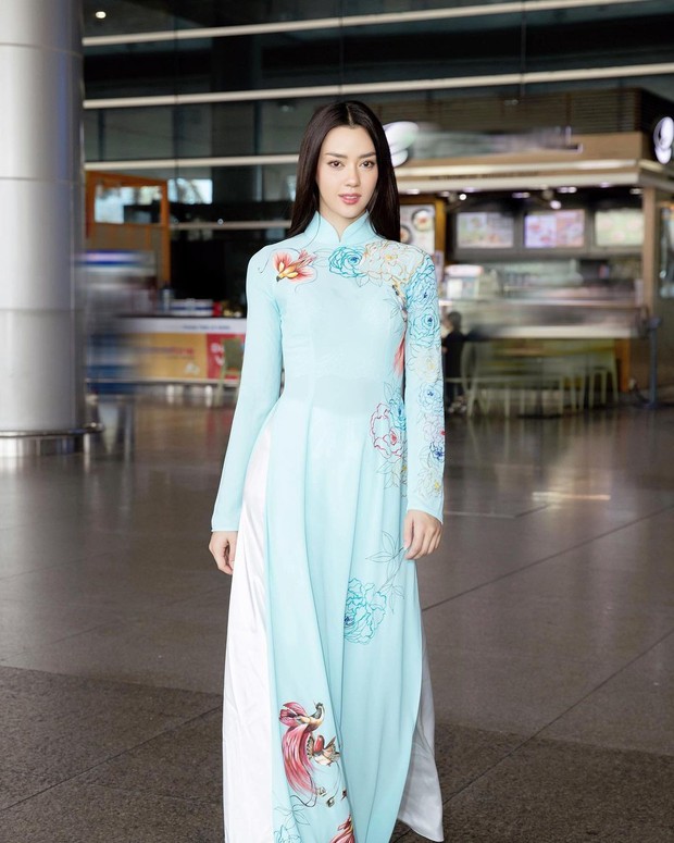 Hoa hậu Hoàn vũ Thái Lan gặp sự cố lộ nội y khi mặc áo dài - Ảnh 1.