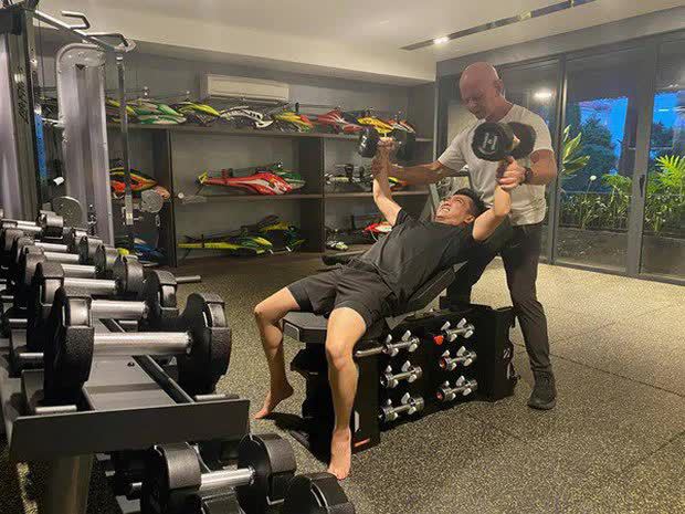 Biệt thự hoành tráng của Cường Đô La: Có phòng gym đến rạp chiếu phim, choáng với gara chứa bộ sưu tập xe tiền tỷ - Ảnh 12.