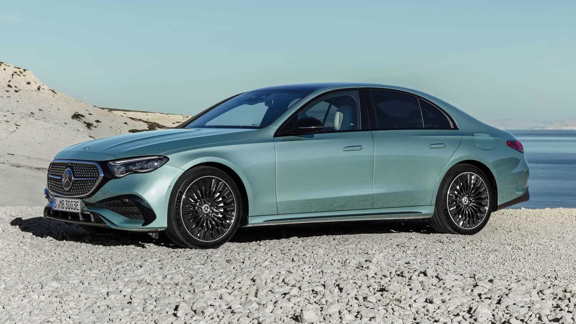 Ra mắt Mercedes-Benz E-Class 2024: Đèn lạ mắt, nhiều màn hình như EQS, đủ trò chơi game đến xem TikTok - Ảnh 16.