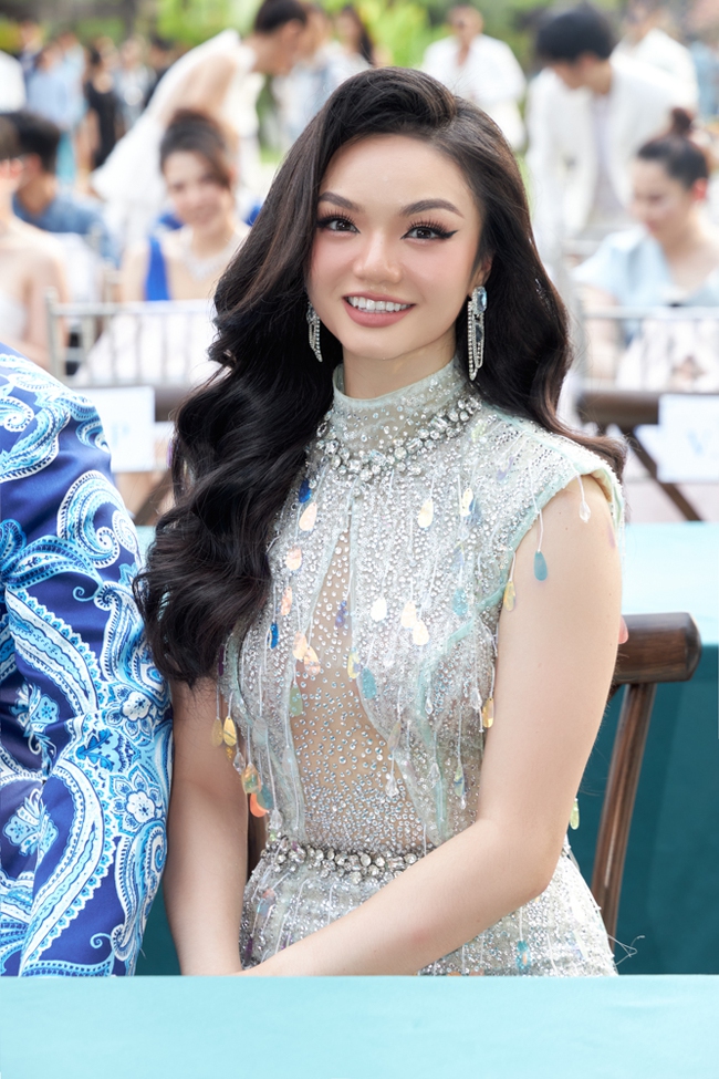 Sắc vóc người đẹp gốc Việt thi Hoa hậu Hoàn vũ Canada 2023 - Đỗ Hoàng Kim - Ảnh 4.