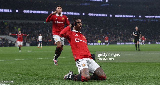 Cầm vàng lại để vàng rơi, Man United mất điểm trước Tottenham sau màn rượt đuổi tỉ số kịch tính - Ảnh 2.