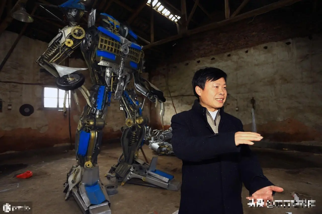 Chuyên đi nhặt phụ tùng ô tô về tái chế thành robot, cha con anh nông dân kiếm hơn 3 tỷ đồng/năm bỗng trở nên nổi tiếng - Ảnh 3.