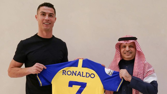 Sau HLV trưởng, đến lượt chủ tịch Al Nassr mất ghế vì Ronaldo - Ảnh 1.