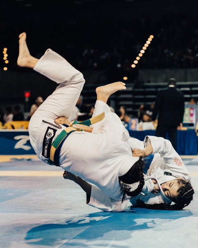 Mỹ nữ lập kỷ lục giành đai đen Jiu Jitsu sẽ cầm cờ Campuchia ở SEA Games 32 là ai? - Ảnh 2.