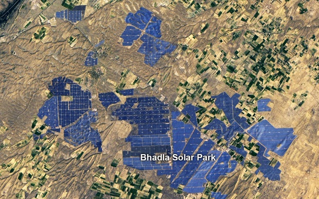Công viên năng lượng mặt trời lớn nhất thế giới: Mức đầu tư lên tới 1,3 tỷ USD, trải rộng hơn 5.700 ha, biến sa mạc thành ốc đảo điện - Ảnh 4.