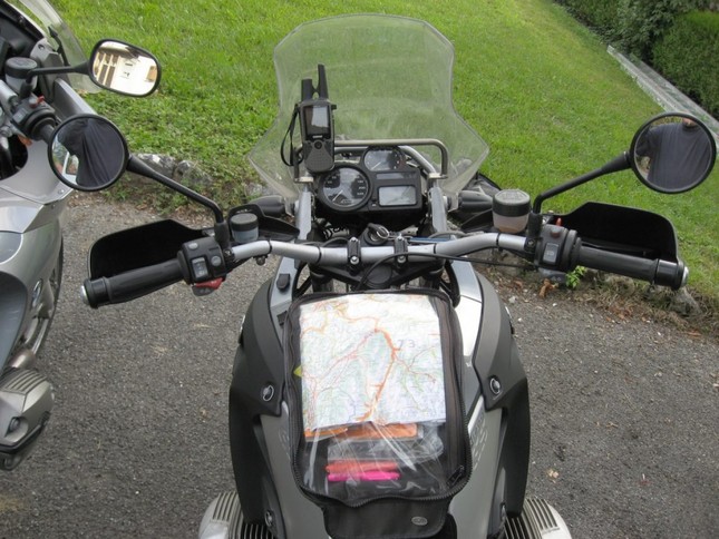 Kinh nghiệm đi phượt bằng xe máy dịp nghỉ lễ - Ảnh 2.